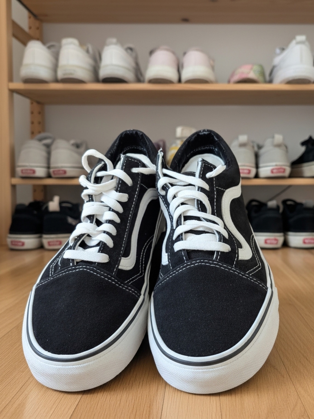 VANS Black & White Low-Top OFF THE WALL Sneakers -  Casual Style SIZE 10.5